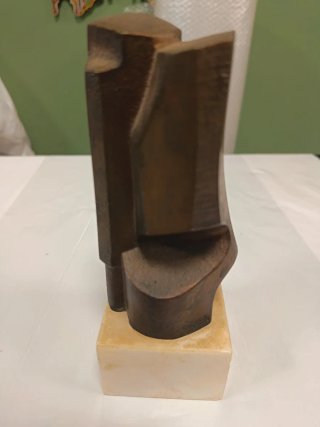 Scultura moderna in bronzo e pietra