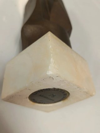 Scultura moderna in bronzo e pietra