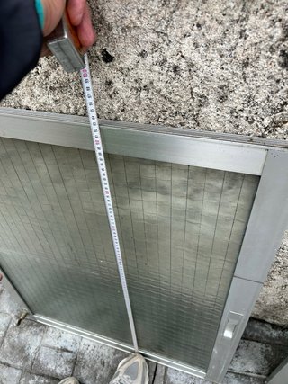Ventanal aluminio cristal opaco con rejilla