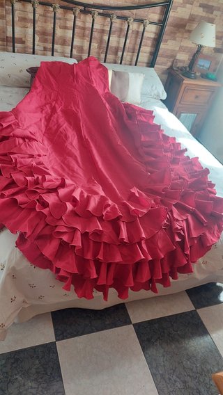 Bata de cola flamenca roja
