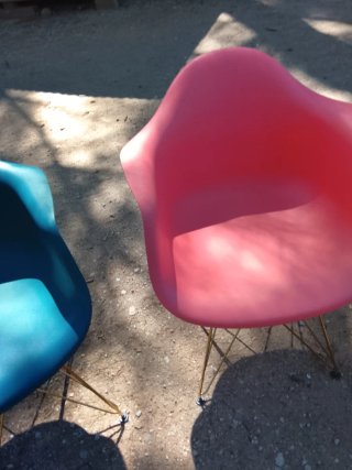 Poltrone blu e rosa di design