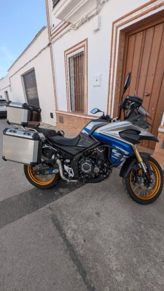 Voge 525 DSX con kit de maletas original