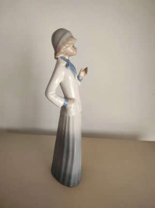 Figura porcelana Casades mujer