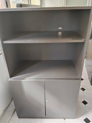 Muebles de oficina metálicos y de madera