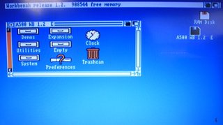 Commodore Amiga 500 en caja. Red Led. ROM 1.2
