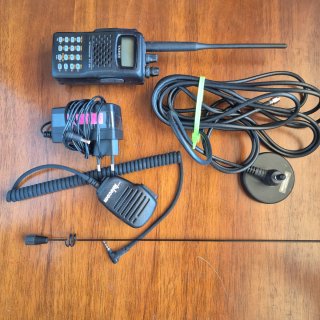 EMISORA Yaesu FT-60E Transceptor VHF/UHF FM+extras