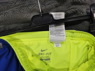 Pantalón corto running Nike azul y verde