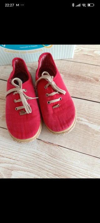 Zapatillas de tela rojas