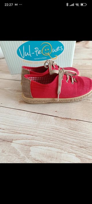 Zapatillas de tela rojas