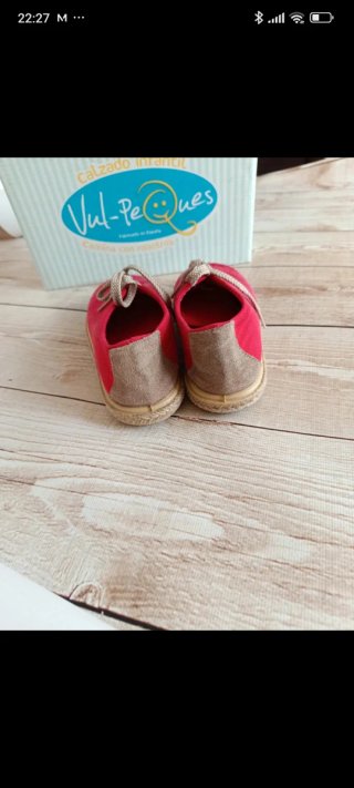 Zapatillas de tela rojas