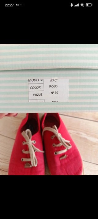 Zapatillas de tela rojas
