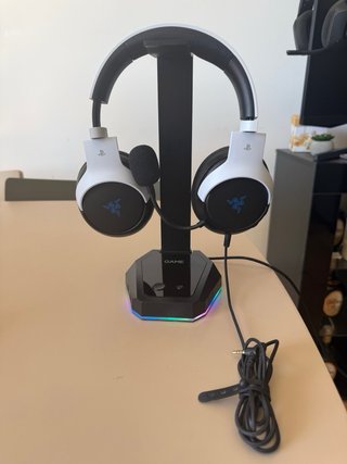Base para auriculares con carga y RGB