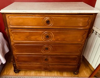 Cómoda de cerezo macizo con mármol y madera