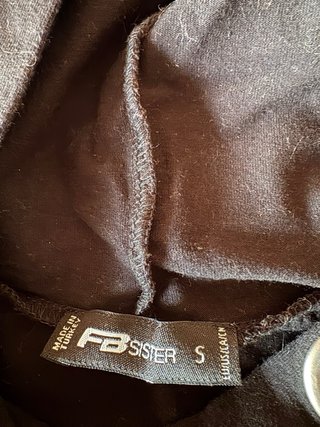 Tubino nero con cappuccio
