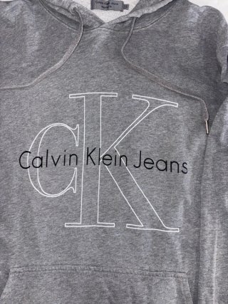 Sudadera Calvin Klein Gris con Logo