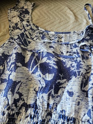 Vestido midi estampado floral azul y blanco