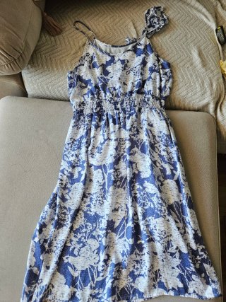 Vestido midi estampado floral azul y blanco