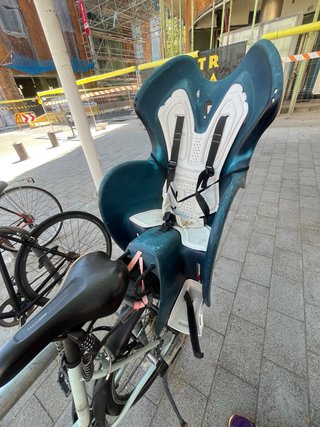 Bicicleta Riverside con silla bebé y cesta