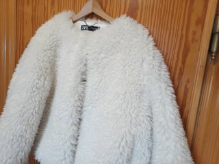 Chaqueta Zara efecto pelo blanco fiesta Talla XL