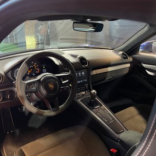 Porsche 718 Cayman GT4 2020