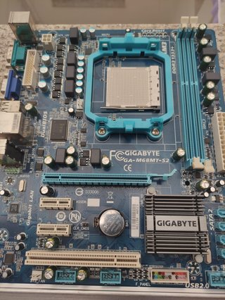 Placa Base Gigabyte GA-M68MT-S2 AM3 DDR3