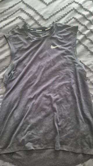 Lote Ropa Deportiva Negra y Roja tallas M y L