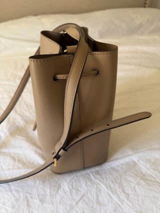 Bolso bucket Ralph Lauren beige y dorado