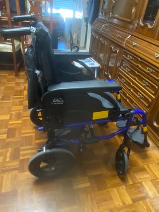 Silla de ruedas con motor de acompañante.