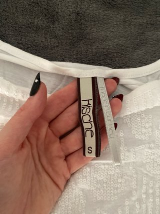 Top Y2K blanco con lentejuelas