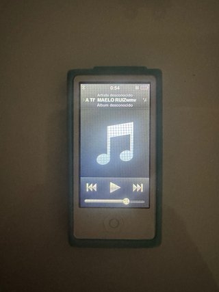 iPod Nano 7ª Gen con funda salvapantalla cargador