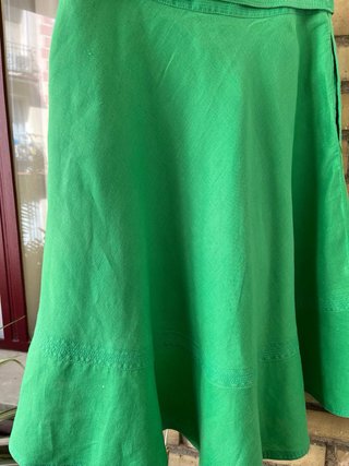 Falda Zara verde lino con cinturón