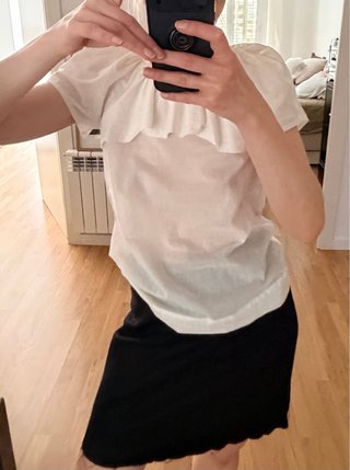 Blusa blanca con volantes