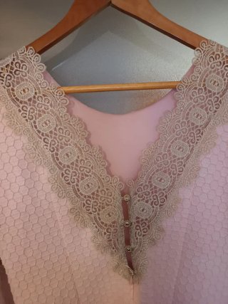 Vestido fiesta rosa manga acampanada