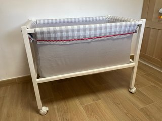 Minicuna madera con ruedas