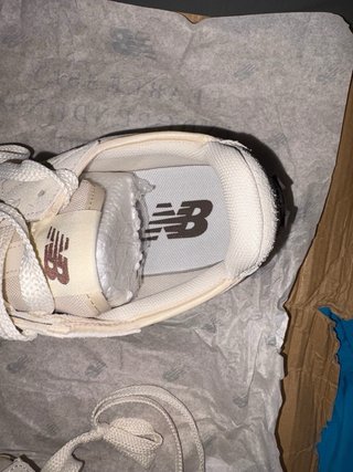 New Balance 327
