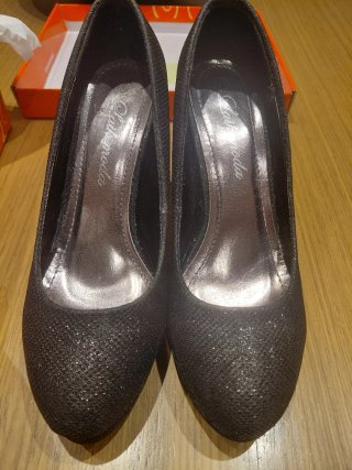 ZAPATOS DE TACÓN NEGROS