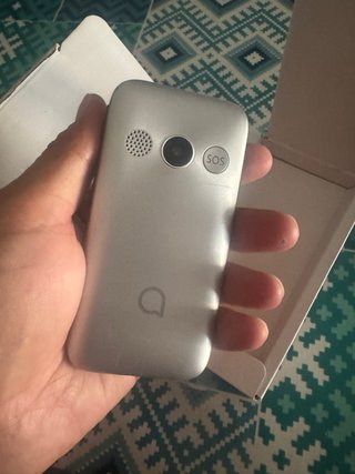 Telefono cellulare Alcatel nero per gli anziani