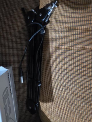 Rode Podmic + Behringer UMC202HD + Brazo