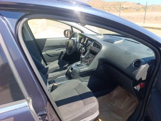Peugeot 5008 2012