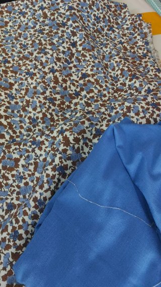 Tela de traje de casera floral