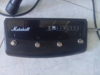 Amplificador Marshall MG15FX con pedal