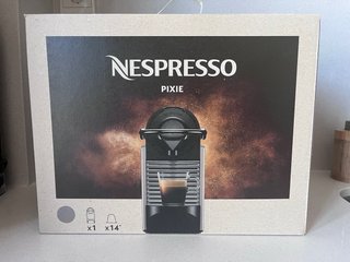 Cafetera Nespresso Pixie Negra