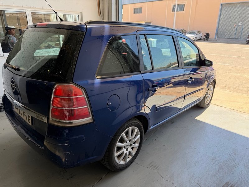 Opel Zafira 1.9 CDTi Cosmo 2008, foto 4