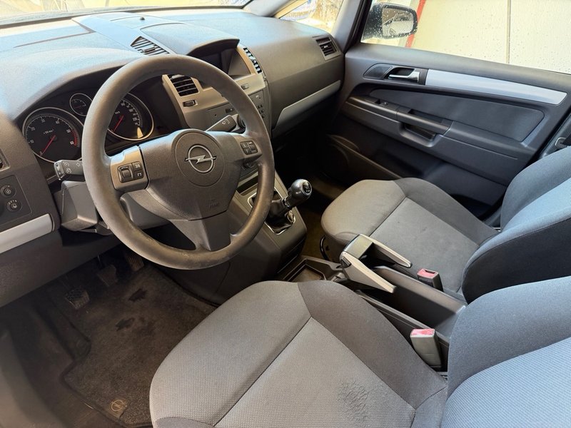 Opel Zafira 1.9 CDTi Cosmo 2008, foto 12