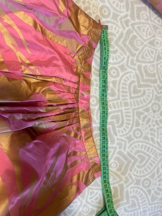 Conjunto dos piezas fiesta. Puesto en un desfile.