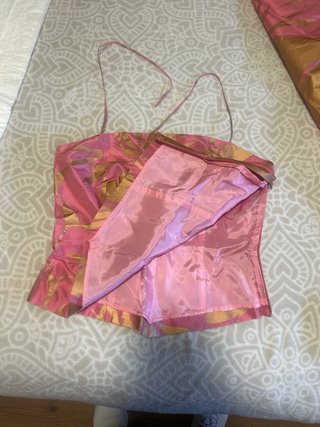 Conjunto dos piezas fiesta. Puesto en un desfile.