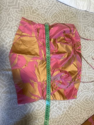 Conjunto dos piezas fiesta. Puesto en un desfile.