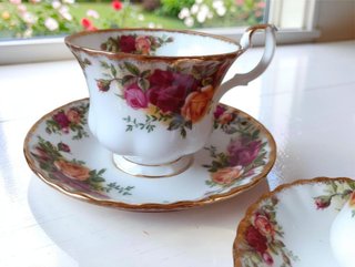 Taza de café y 1 de té Royal Albert Old Country