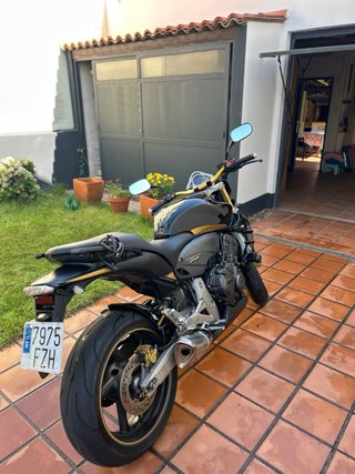 Honda CB 600F Hornet 2008 Negra/Dorado