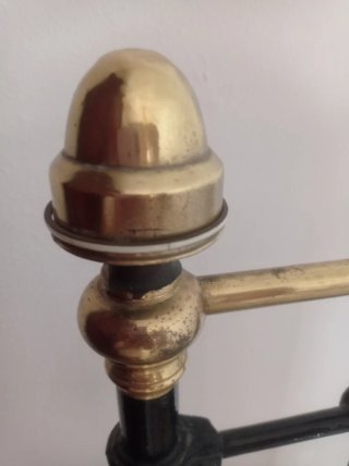 Cama de hierro forjado. URGE por vaciado de casa.